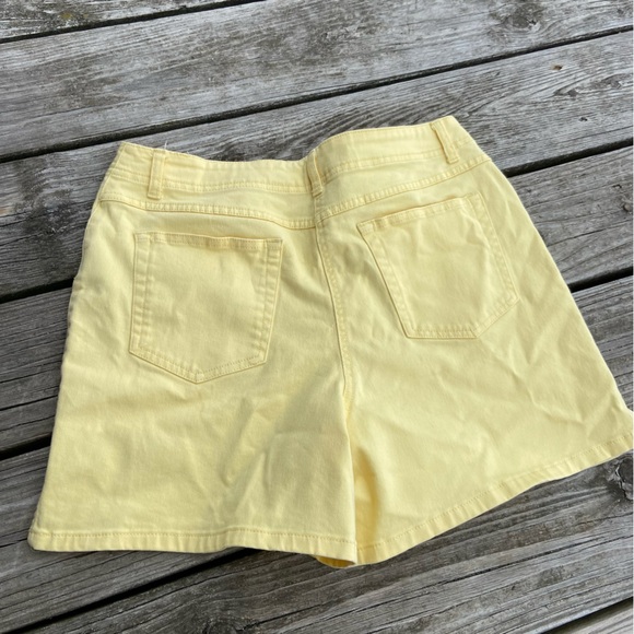 St. John’s Bay short shorts are just right for your next summer event. NWOT - Picture 5 of 5